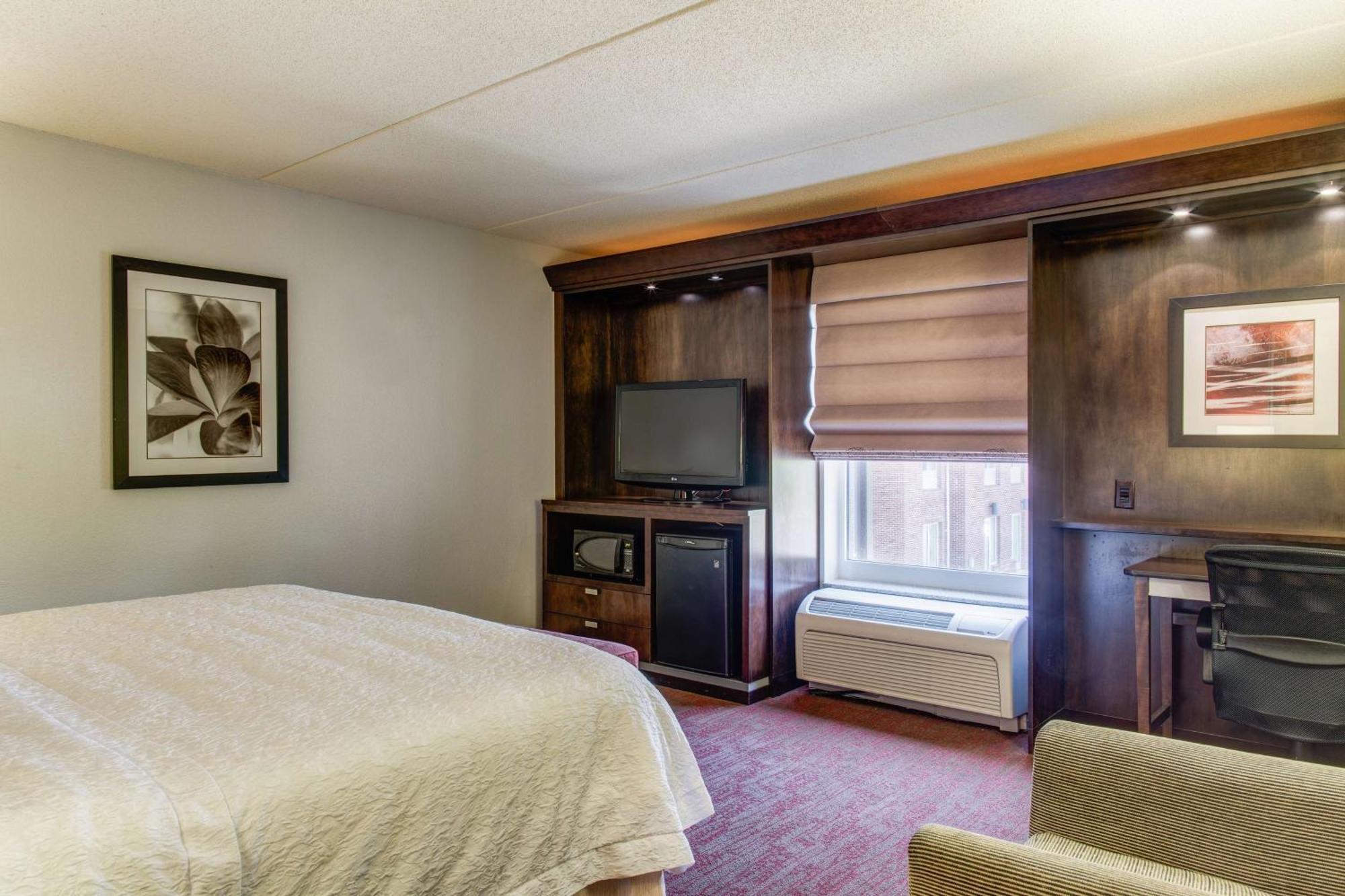 Hampton Inn & Suites Detroit/Airport Romulus Exterior foto