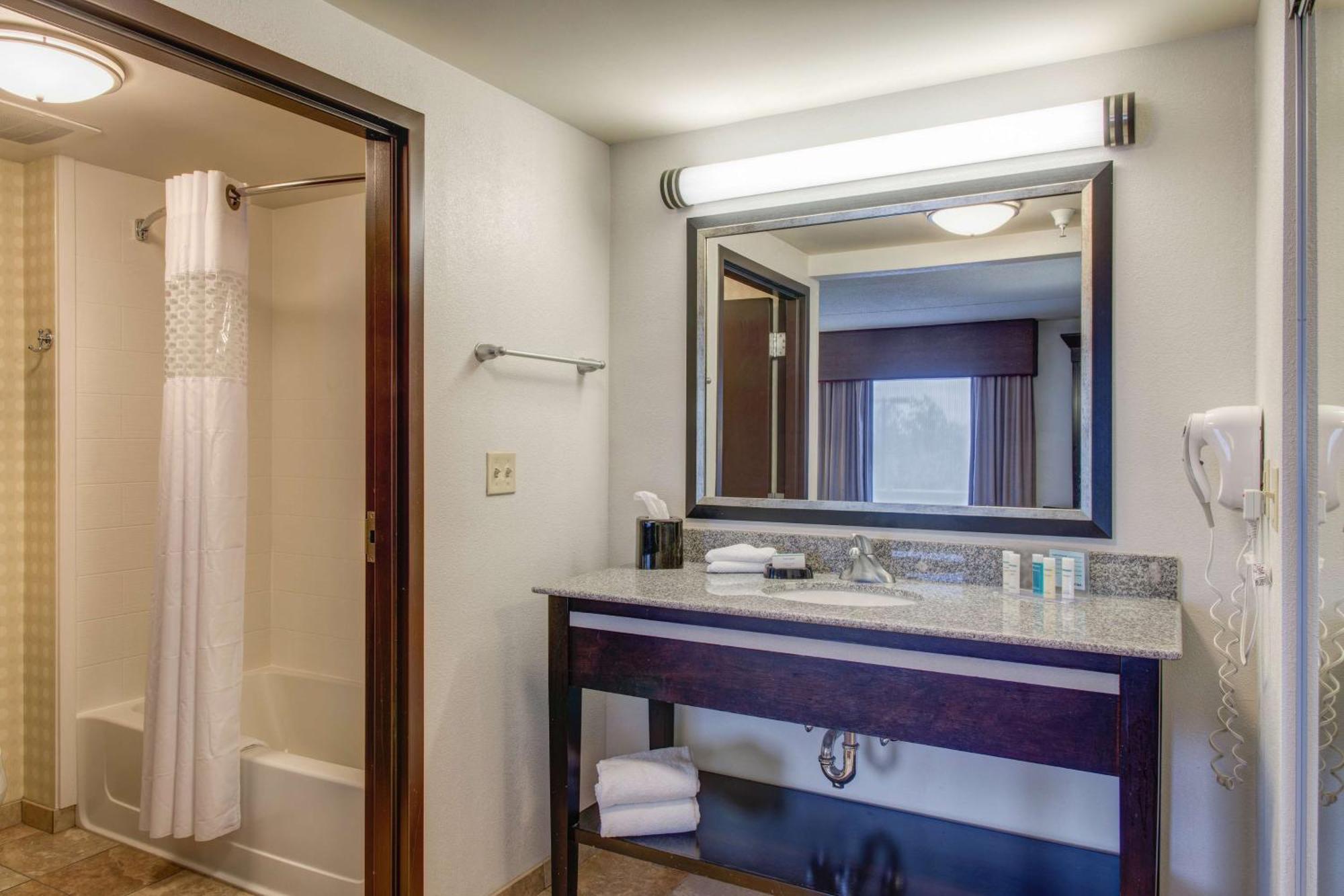 Hampton Inn & Suites Detroit/Airport Romulus Exterior foto