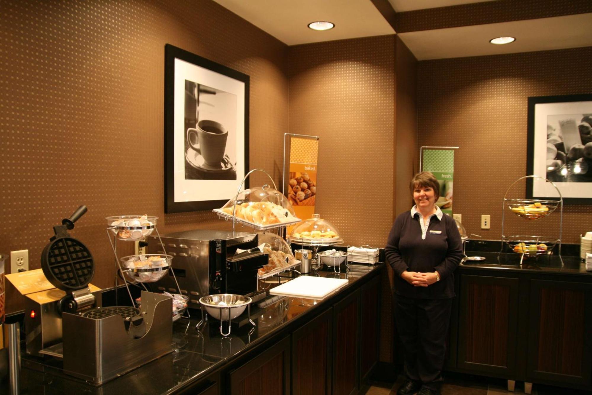 Hampton Inn & Suites Detroit/Airport Romulus Exterior foto