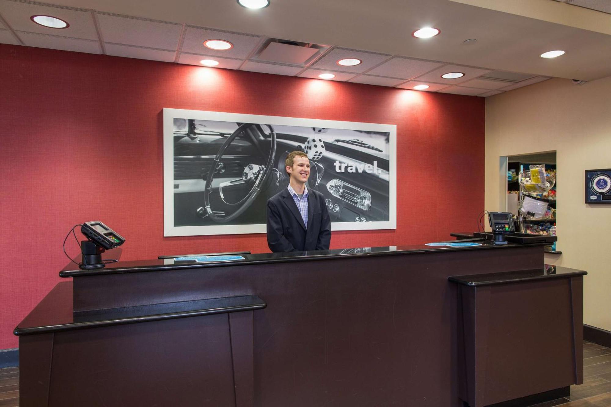 Hampton Inn & Suites Detroit/Airport Romulus Exterior foto