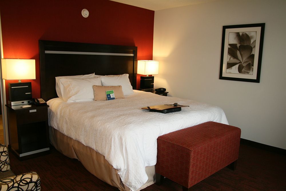 Hampton Inn & Suites Detroit/Airport Romulus Exterior foto