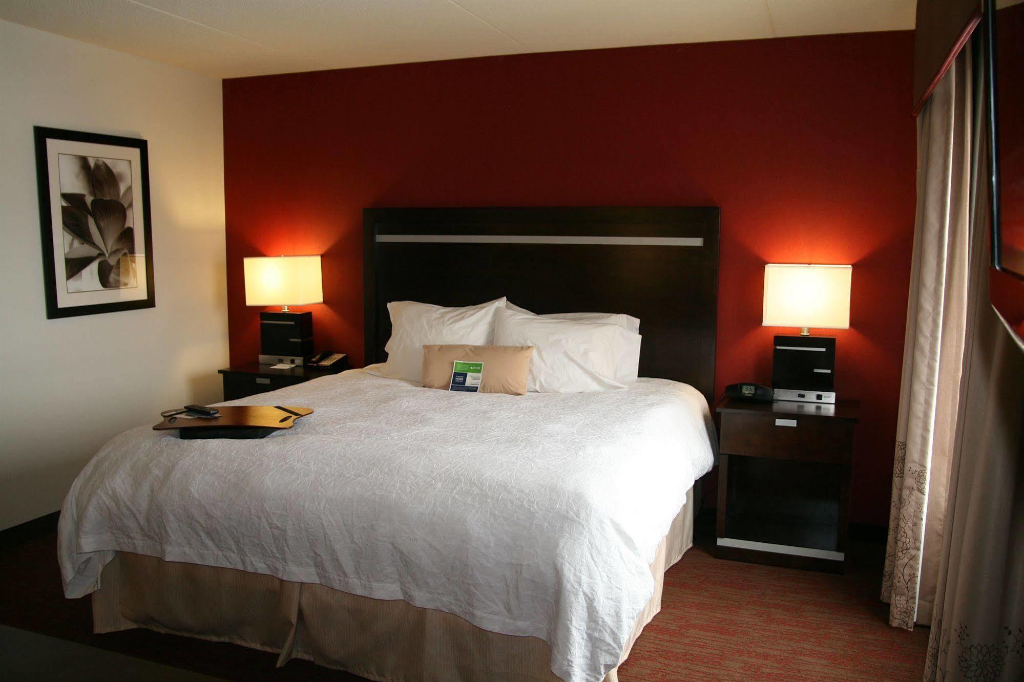 Hampton Inn & Suites Detroit/Airport Romulus Exterior foto